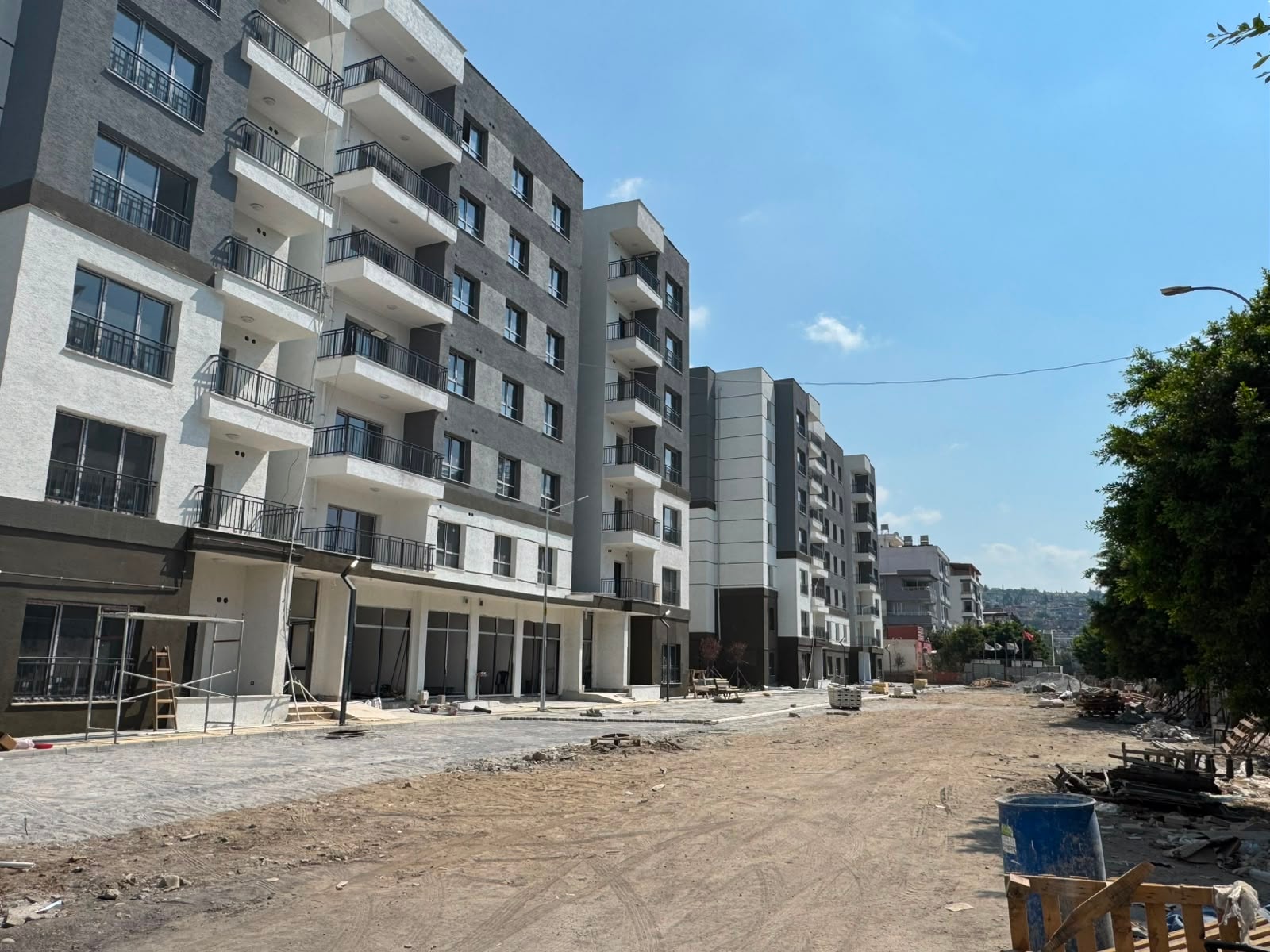 HATAY İLİ İSKENDERUN İLÇESİ AŞKARBEYLİ İMAR MAHALLESİ MERKEZ 21. BÖLGE 82 ADET KONUT VE 2 ADET DÜKKAN ALTYAPI VE ÇEVRE DÜZENLEME İŞİ