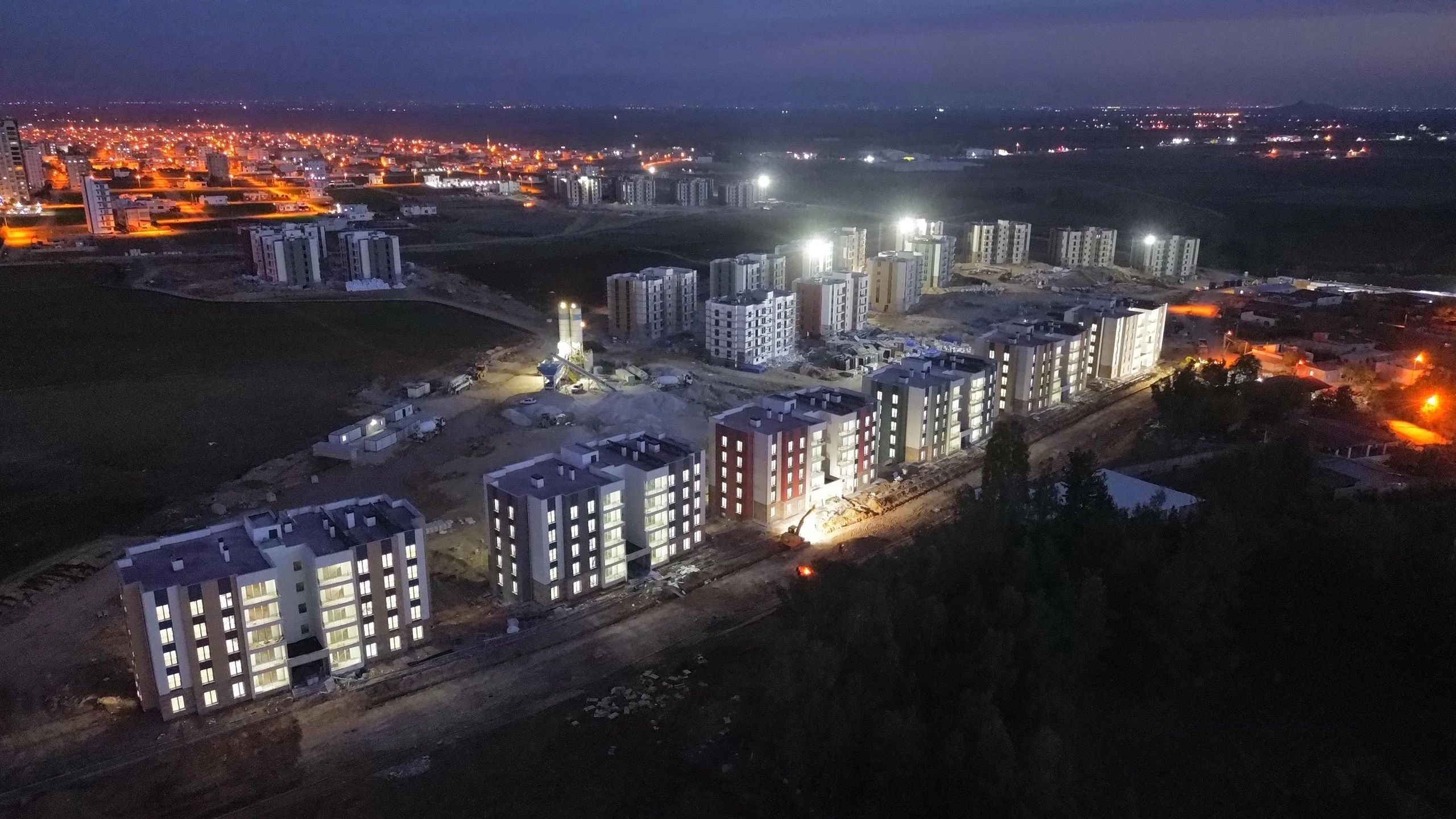 Adana İli İmamoğlu İlçesi 560 Konutlu Projenin Elektrik Altyapısı ve Aydınlatma Projesi